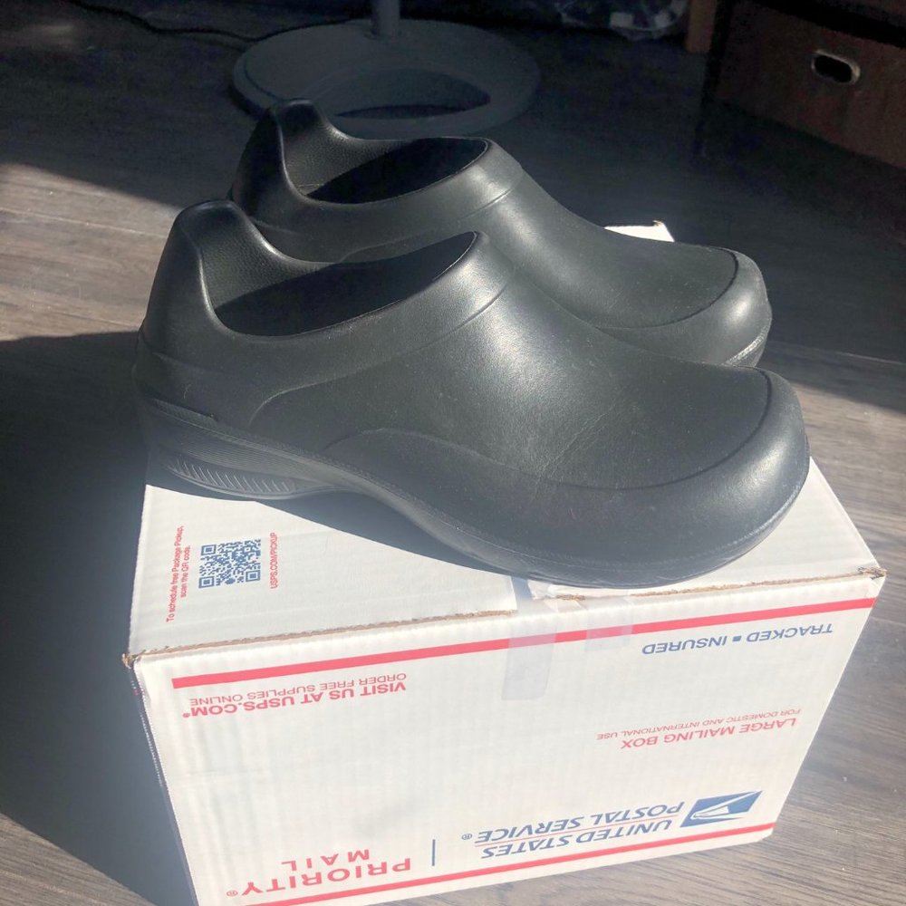 Black TredSafe Unisex Clogs Men 9 Women 10